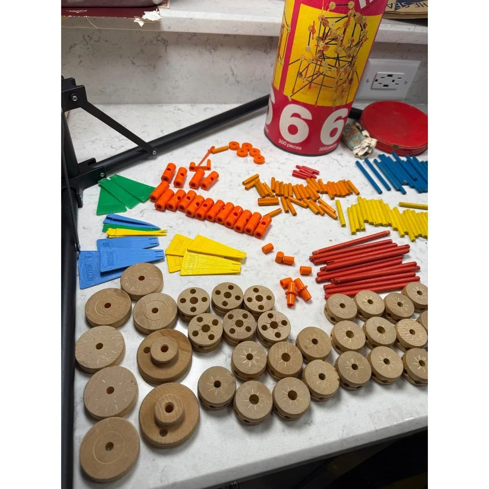 Vintage Gabriel Motorized‎ Tinkertoy Construction Set 66 Wood Plastic 300 Pieces
